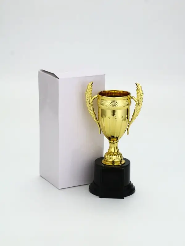 Кубок призовой, на подставке, пластиковый, 20&times;10&times;8 см, цвет золотой