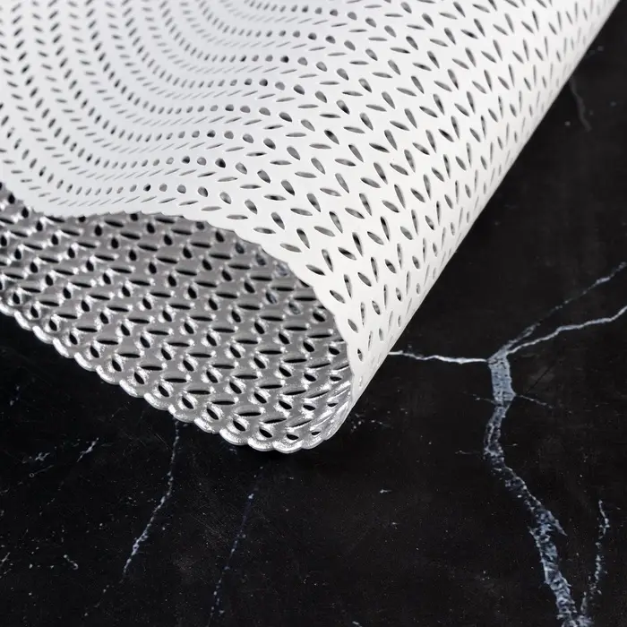 Салфетки сервировочные на стол Доляна &laquo;Тринити&raquo;, d=38 см, 4 шт., серебряные