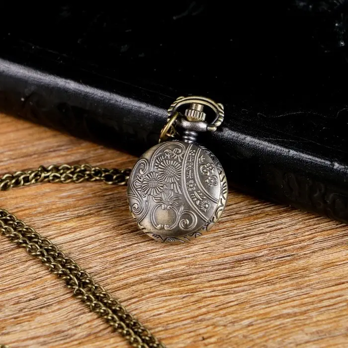 Часы карманные &laquo;Павлин&raquo;, кварцевые, диаметр циферблата 1.8 см, 2.5&times;2.5 см