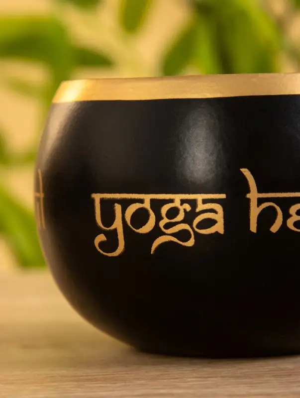 Свеча в чаше Yoga heal the soul чёрная, соевый воск 200 гр 8,5х7 см Свеча в чаше Yoga heal the soul чёрная, соевый воск 200 гр 8,5х7 см