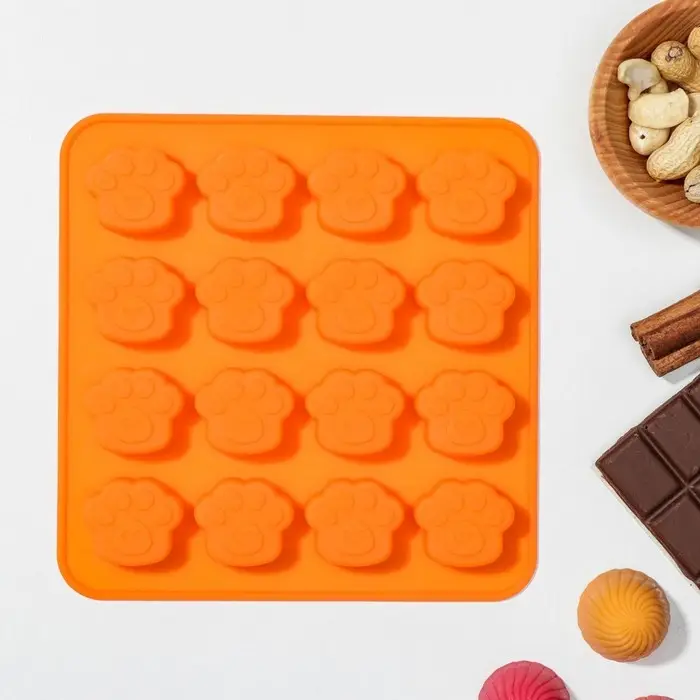 Форма для конфет и шоколада Доляна «Лапки», силикон, 16×15,5 см, 16 ячеек (3×2,7×0,5 см), цвет МИКС Форма для конфет и шоколада Доляна «Лапки», силикон, 16×15,5 см, 16 ячеек (3×2,7×0,5 см), цвет МИКС