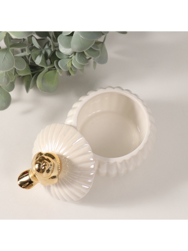 Шкатулка керамика "Пташка на пуфике" белый перламутр 8,2х8,2х10 см