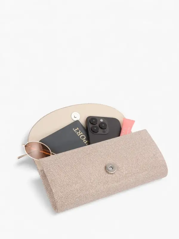 Клатч женский, на магните, с длинной цепочкой, блестящий, цвет золотой