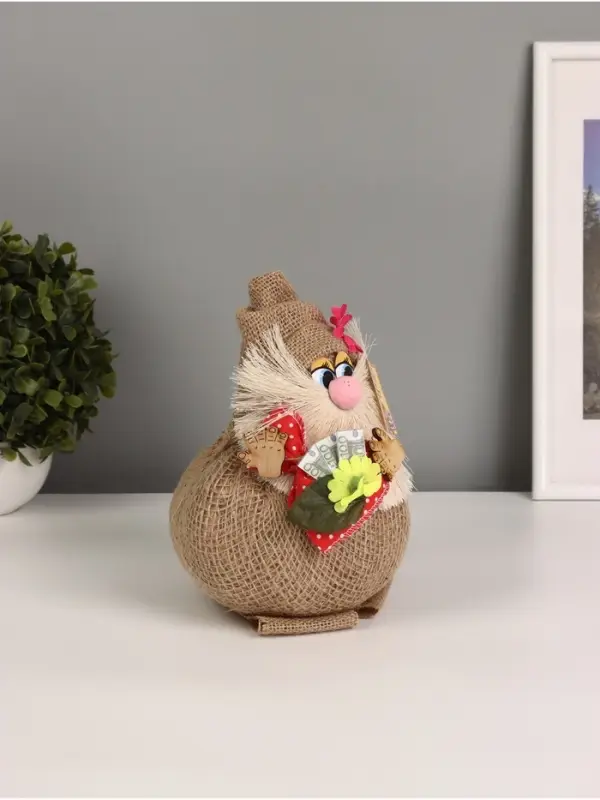 Фигурка - оберег &laquo;Домовой. Васек на мешковине, с красным мешком&raquo;, 26&times;21&times;21 см