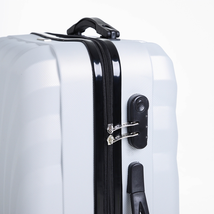 Чемодан средний 60 л (M), «Фабрика КАРТЕКС», отдел на молнии, кодовый замок, 4 колеса, цвет серый Чемодан средний 60 л (M), «Фабрика КАРТЕКС», отдел на молнии, кодовый замок, 4 колеса, цвет серый