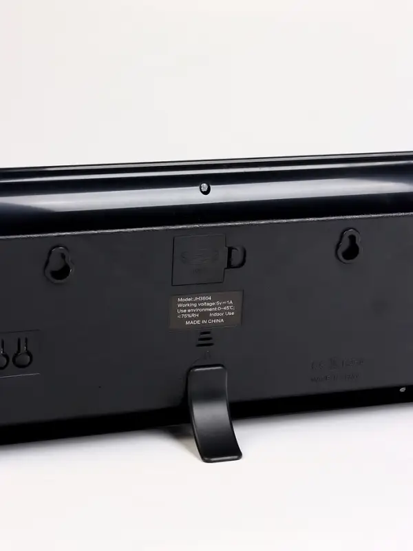 Часы электронные настенные, 36.2&times;15.5 см, белые цифры