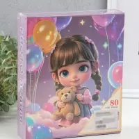 Фотоальбом на 80 фото 10х15 см "Малышка с косичками, с мишкой" в коробке 5х19х22,8 см