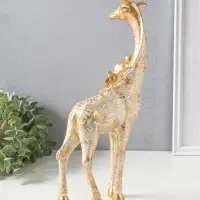 Сувенир полистоун "Жираф с листьями и цветами" бело-золотой 17,3х8,3х35,5 см