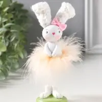 Сувенир полистоун "Заюшка с розовым бантиком в пуховой юбочке" 4,8х4х18 см