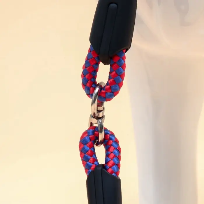 Ринговка для собак, 150&times;0.6 см, с вертлюгом, красная, синяя