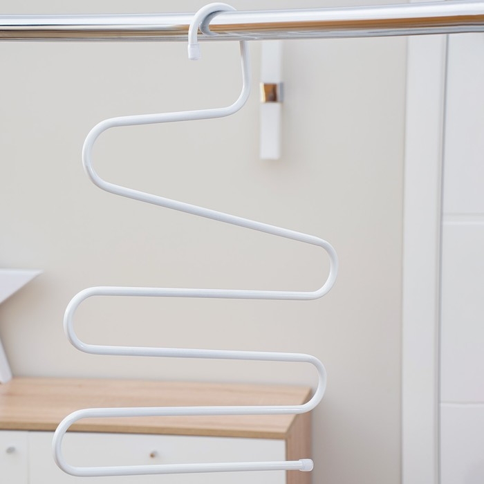 Вешалка для брюк и юбок «Змейка», 29,5×35 см, цвет МИКС Вешалка для брюк и юбок «Змейка», 29,5×35 см, цвет МИКС