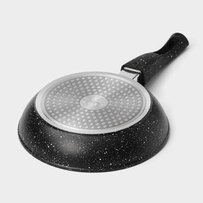 Сковорода кованая Magistro Dark, d=20 см, съёмная ручка soft-touch, антипригарное покрытие, индукция, цвет чёрный Сковорода кованая Magistro Dark, d=20 см, съёмная ручка soft-touch, антипригарное покрытие, индукция, цвет чёрный