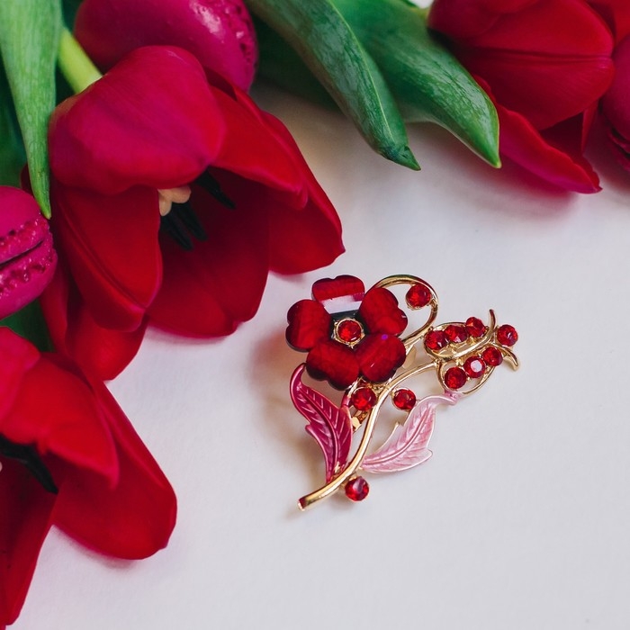 Брошь &laquo;Цветение&raquo;, цвет красный в золоте