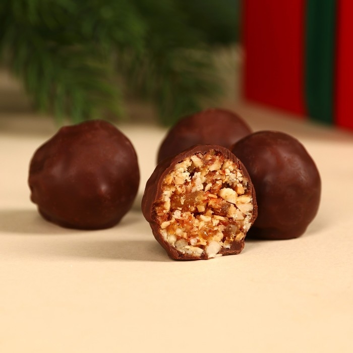 Конфеты грильяж «Сказочного года» с арахисом, изюмом, цукатами из апельсина и мёдом, в коробке, 135 г. Конфеты грильяж «Сказочного года» с арахисом, изюмом, цукатами из апельсина и мёдом, в коробке, 135 г.