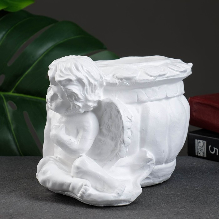 Фигурное кашпо Фигурное кашпо "Ангел карапуз", белый 0,4 л/ 18х14х14см