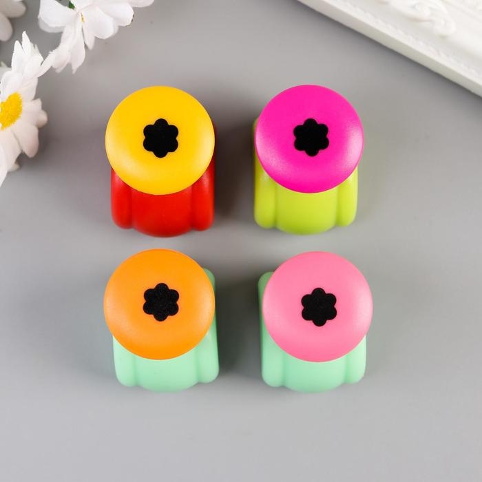 Дырокол фигурный кнопка Дырокол фигурный кнопка "Цветок" рисунок d=0,9 см МИКС 4х4,5х3 см