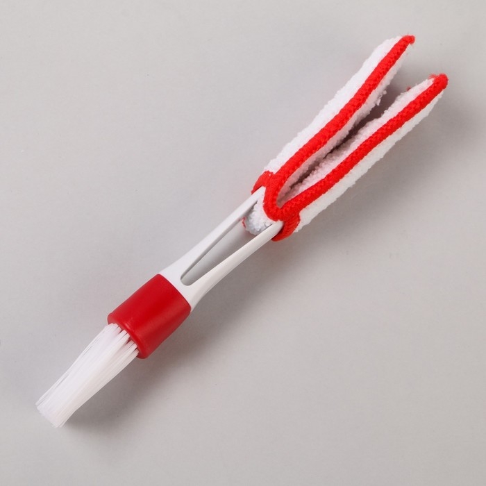 Щетка для чистки труднодоступных мест в салоне авто, 16 см, бело-красный Щетка для чистки труднодоступных мест в салоне авто, 16 см, бело-красный