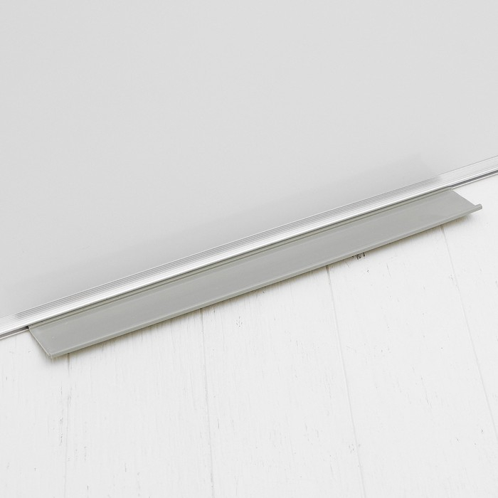 Доска магнитно-маркерная, двусторонняя, с полочкой, 90 × 60 см Доска магнитно-маркерная, двусторонняя, с полочкой, 90 × 60 см