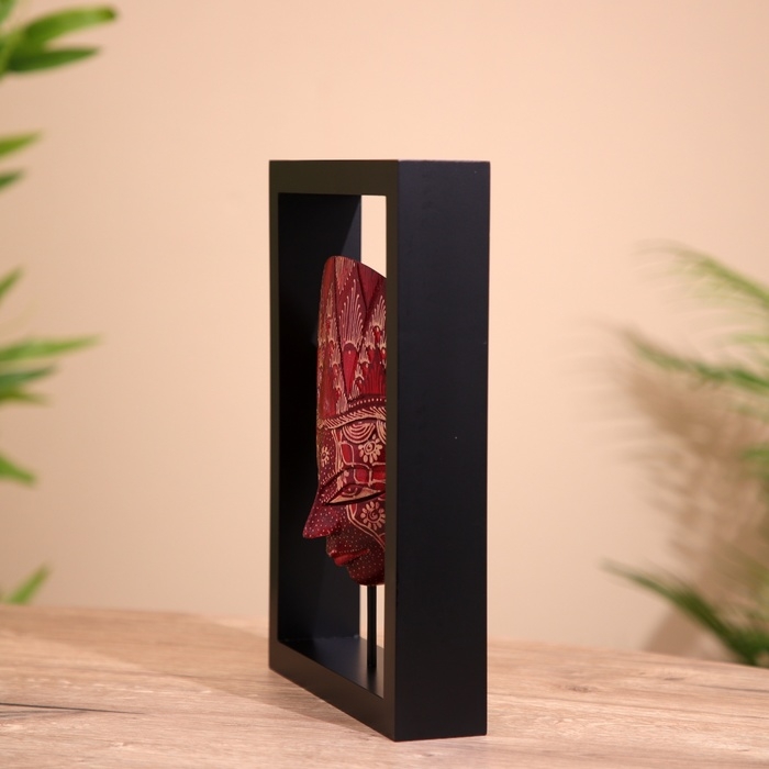 Сувенир Сувенир "Маска в рамке" батик, дерево 22х5х29 см