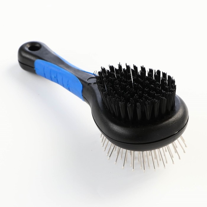 Щётка-расчёска двухсторонняя, 17,5 х 6,5 см, нескользящая ручка, чёрно-синяя Щётка-расчёска двухсторонняя, 17,5 х 6,5 см, нескользящая ручка, чёрно-синяя