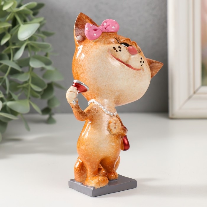 Сувенир полистоун лак Сувенир полистоун лак "Кошечка с бокалом" 8,3х6,2х13,8 см