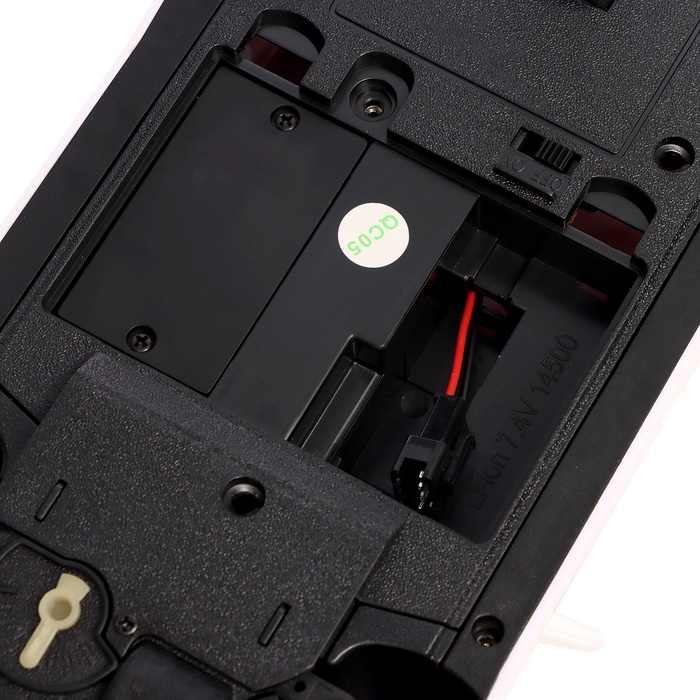 Машинка на пульте управления «Легенда Дрифта», радиоуправление, полный привод, 40 км/ч, 2 комплекта колёс, 1:16, цвет белый Машинка на пульте управления «Легенда Дрифта», радиоуправление, полный привод, 40 км/ч, 2 комплекта колёс, 1:16, цвет белый