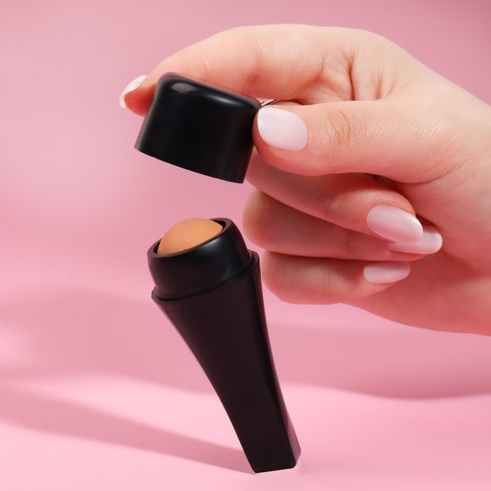 Матирующий ролик для лица, 7,5 × 2,5 см, цвет чёрный/бежевый Матирующий ролик для лица, 7,5 × 2,5 см, цвет чёрный/бежевый
