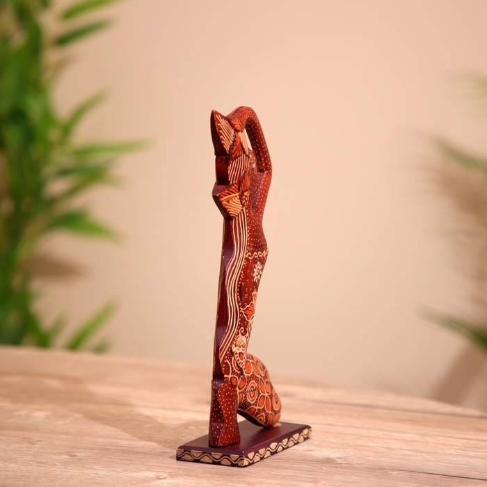 Сувенир "Девушка" на подставке, дерево 15х5х25 см