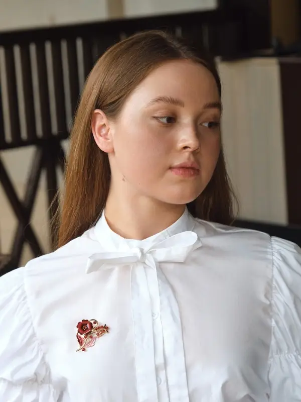 Брошь &laquo;Цветение&raquo;, красная в золоте