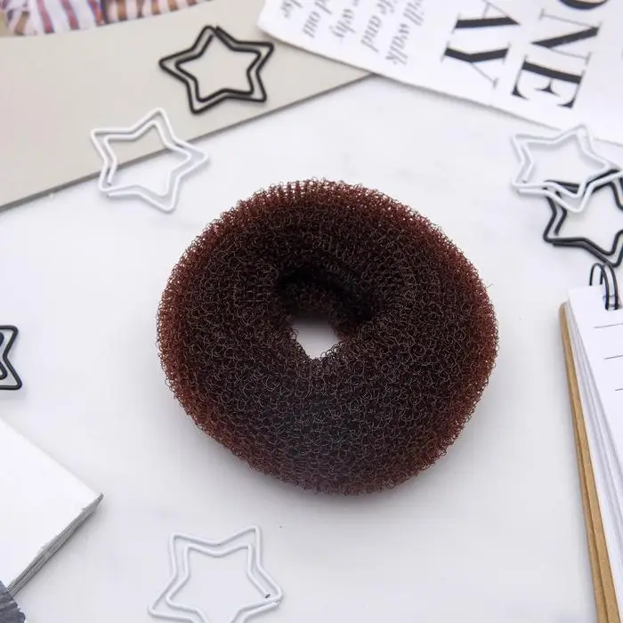 Валик-резинка для создания пучка, 7×4 см, коричневый Валик-резинка для создания пучка, 7×4 см, коричневый