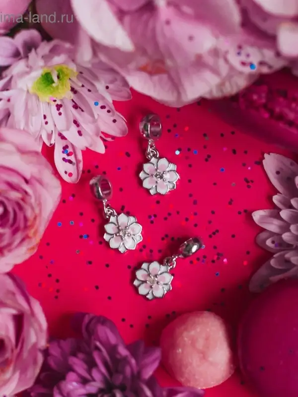 Шарм подвеска &laquo;Цветок с эмалью&raquo;, бело-розовая в серебре