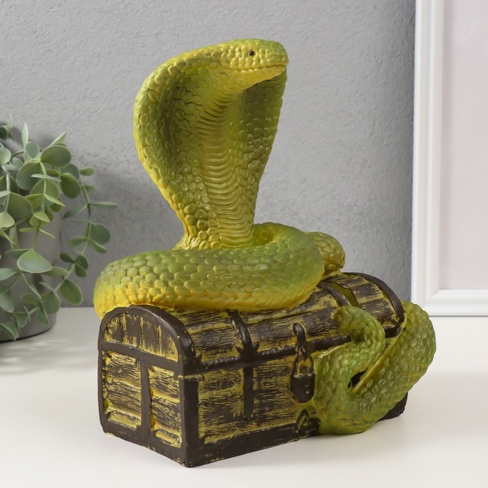 Копилка  Копилка "КОБРА НА СУНДУКЕ "  20 х17 х 12 см.
