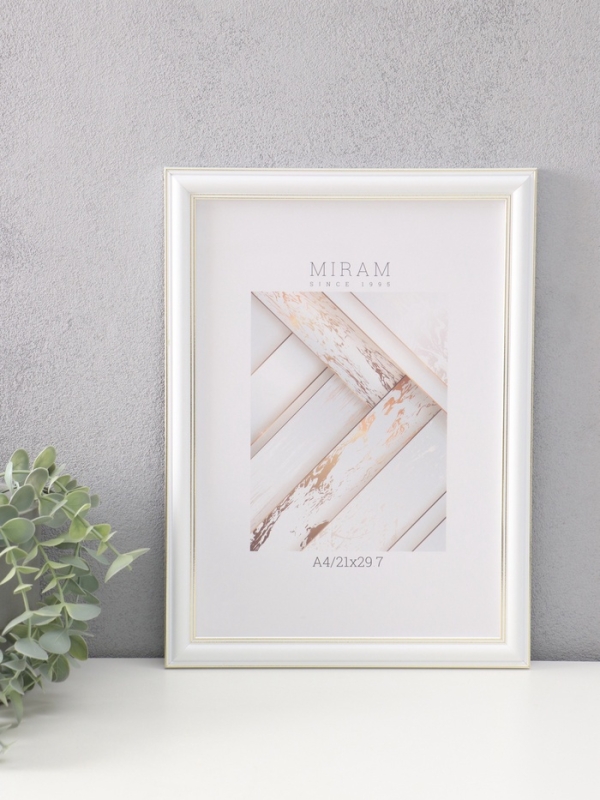 Фоторамка пластик "МИРАМ" 21х29,7 см (A4), белый, золото