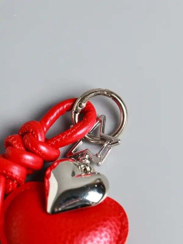 Брелок на карабине кожзам Брелок на карабине кожзам "Сердце" с узлом, красный 21х5,5х1,5 см