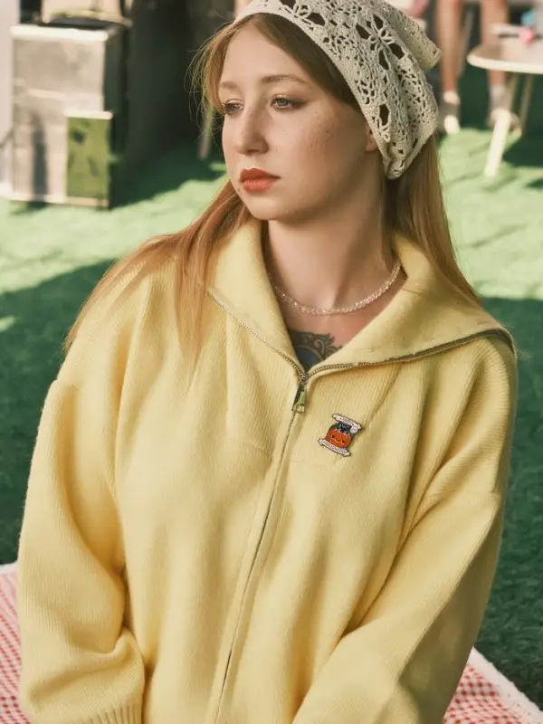 Значок «Котёнок» в тыкве, цветной в чёрном металле Значок «Котёнок» в тыкве, цветной в чёрном металле