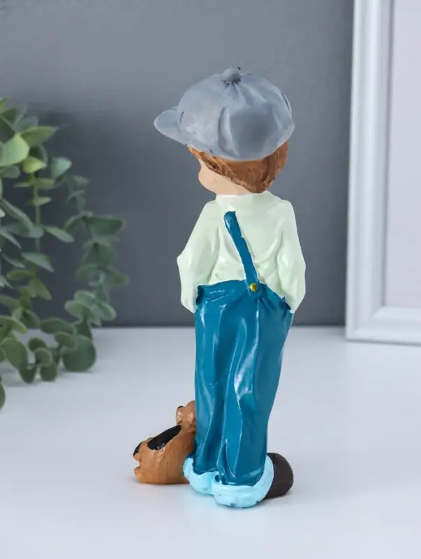 Сувенир полистоун "Мальчишка в комбинезоне и кепке, с песиком" 5,5х8х21 см