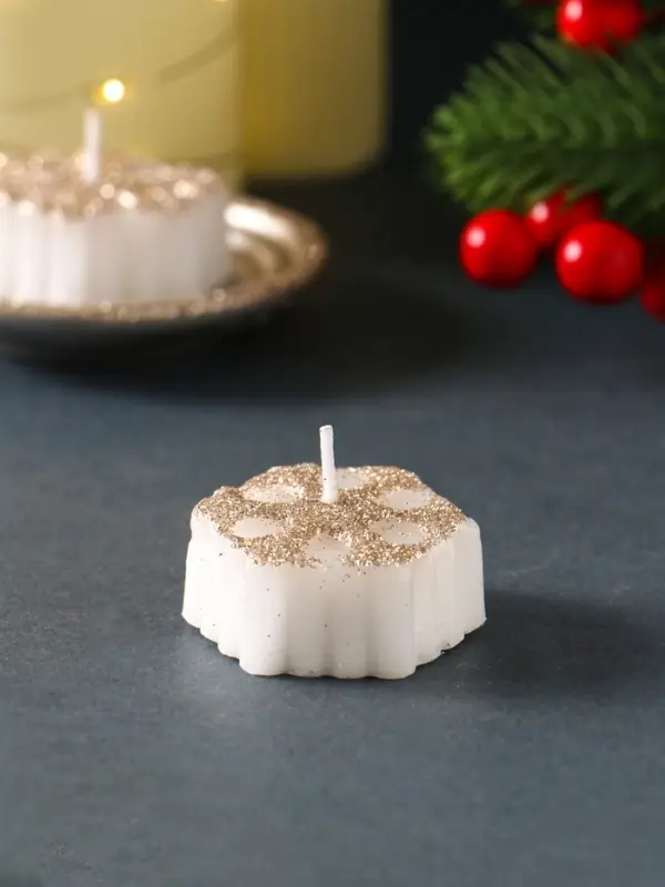 Набор свечей &laquo;Снежинки и подсвечник&raquo;, 3 шт., 12&times;10&times;4 см