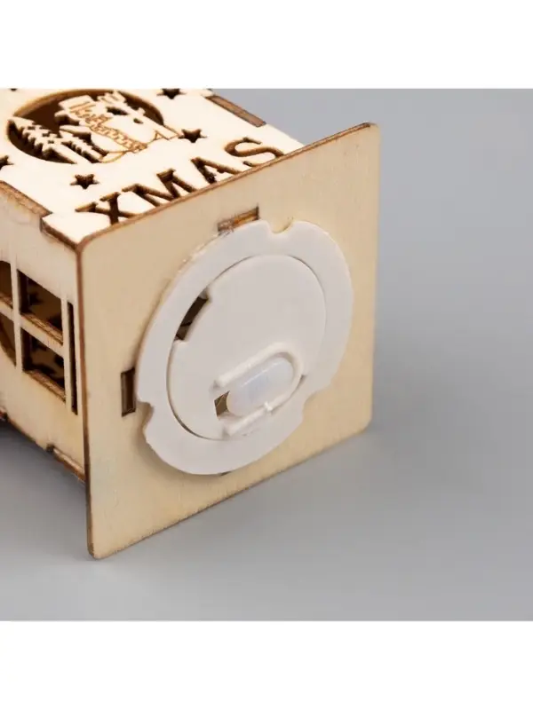 Ёлочная игрушка &laquo;Домик со снеговиком&raquo;, 6&times;4.5&times;4.5 см, от батареек, свечение тёплое белое