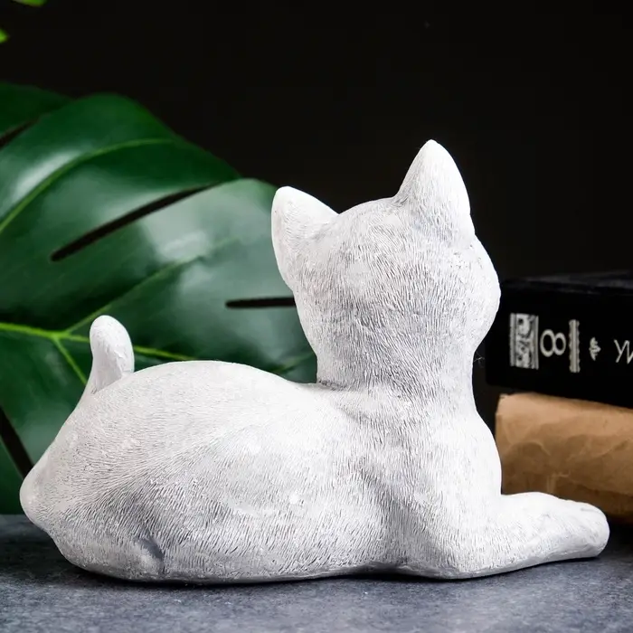 Фигурка гипс &laquo;Кошечка лежит&raquo;, белая, 18&times;13&times;13 см
