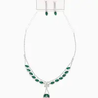 Набор 2 предмета: серьги, колье &laquo;Листопад&raquo;, ромб, изумрудно-белый в серебре, 45 см