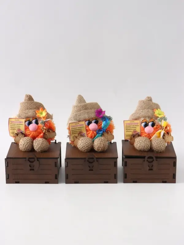 Фигурка-оберег &laquo;Домовой. Богатейка на сундуке, в колпаке&raquo;, 20&times;14&times;10 см, МИКС