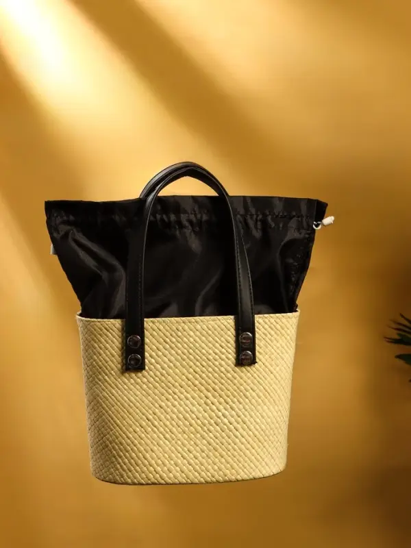 Сумка плетёная из пандана, 23×14×35 см, бежево-чёрная