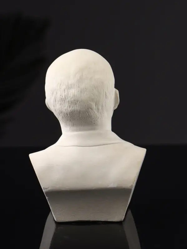 Бюст В.И. Ленин, 11х9х8 см, натуральный, гипс Бюст В.И. Ленин, 11х9х8 см, натуральный, гипс