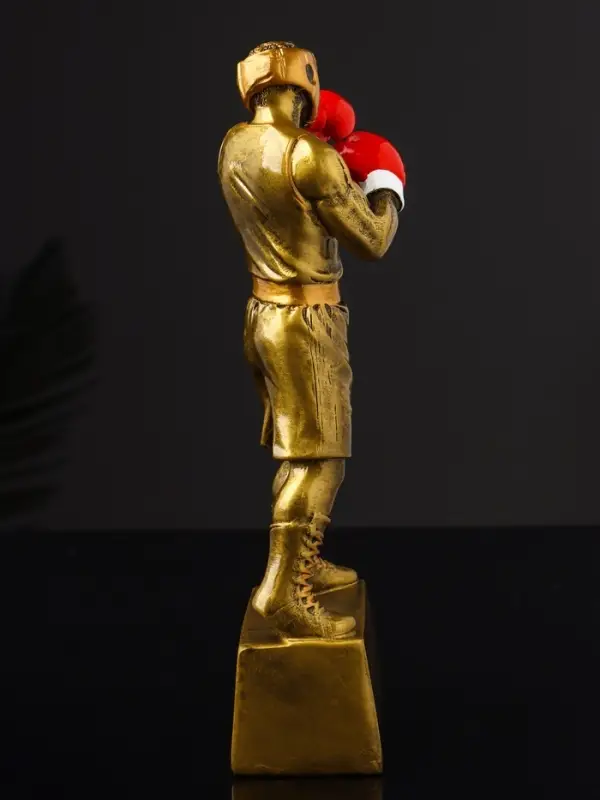 Кубок наградной с фигуркой &laquo;Бокс: лучший боец&raquo;, 18&times;8&times;3.5 см