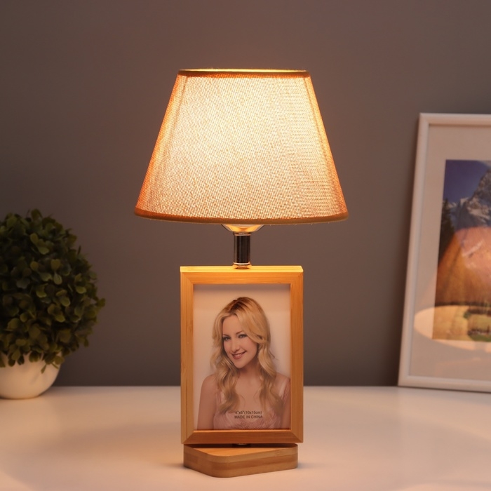 Лампа настольная с фоторамкой 10х15см (пластиковая вставка) 20х20х35см Лампа настольная с фоторамкой 10х15см (пластиковая вставка) 20х20х35см