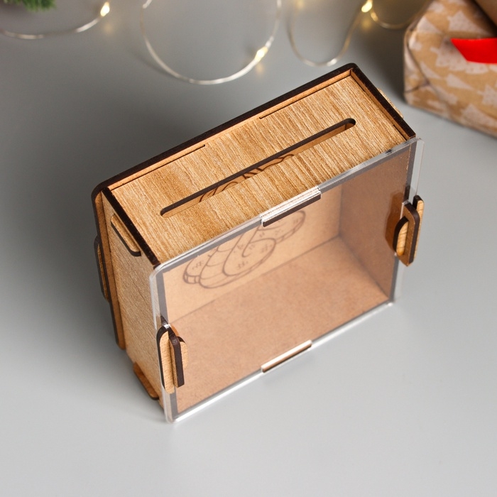 Новогодняя копилка с акрилом  Новогодняя копилка с акрилом "Змея в колпаке" 12х12х4 см