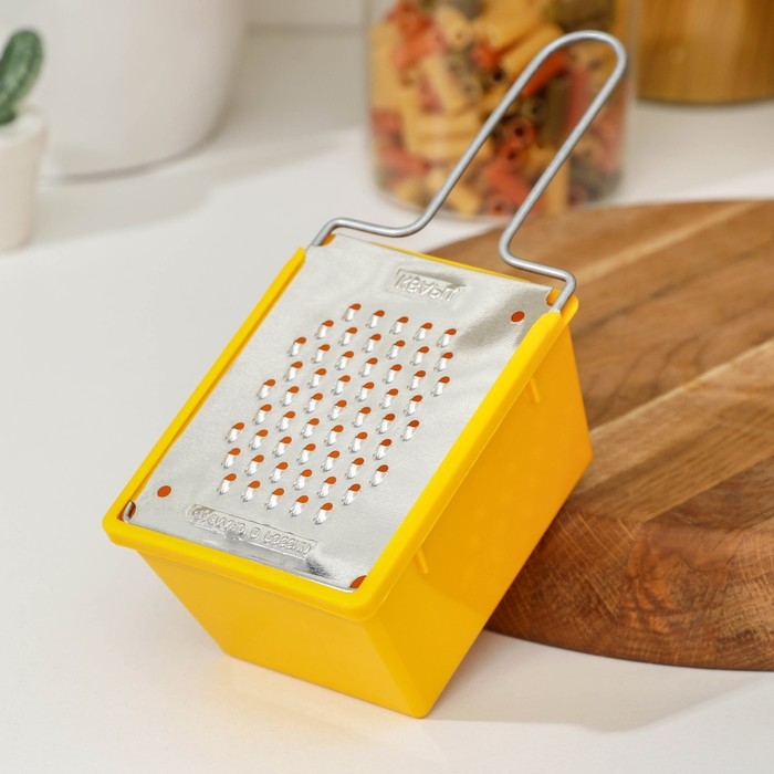 Тёрка плоская с контейнером «Морковная», цвет МИКС Тёрка плоская с контейнером «Морковная», цвет МИКС