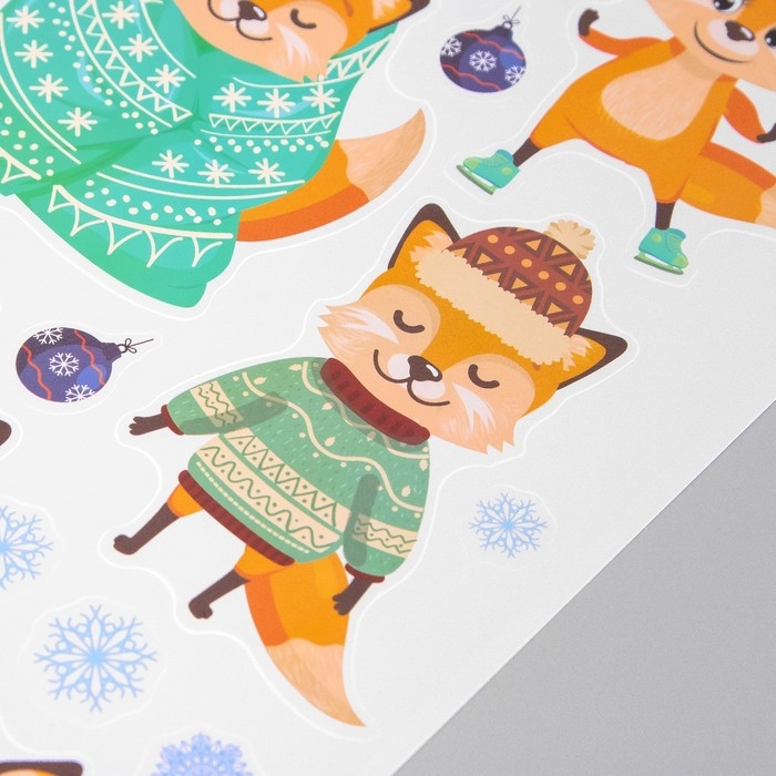 Наклейка интерьерная цветная Наклейка интерьерная цветная "Лисёнок и Новый год" 30х40 см