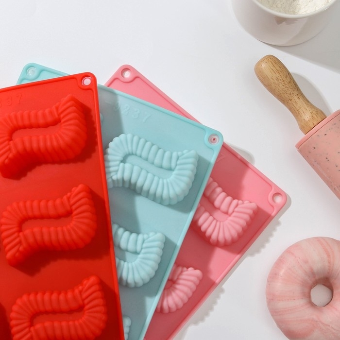 Форма для выпечки Доляна «Зорро», силикон, 28×16×2 см, 8 ячеек (5×6,6 см), глубина 1,7 см, цвет МИКС Форма для выпечки Доляна «Зорро», силикон, 28×16×2 см, 8 ячеек (5×6,6 см), глубина 1,7 см, цвет МИКС