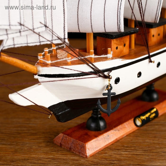 Корабль сувенирный средний «Мортан», борта белые, 33х31х5 см Корабль сувенирный средний «Мортан», борта белые, 33х31х5 см